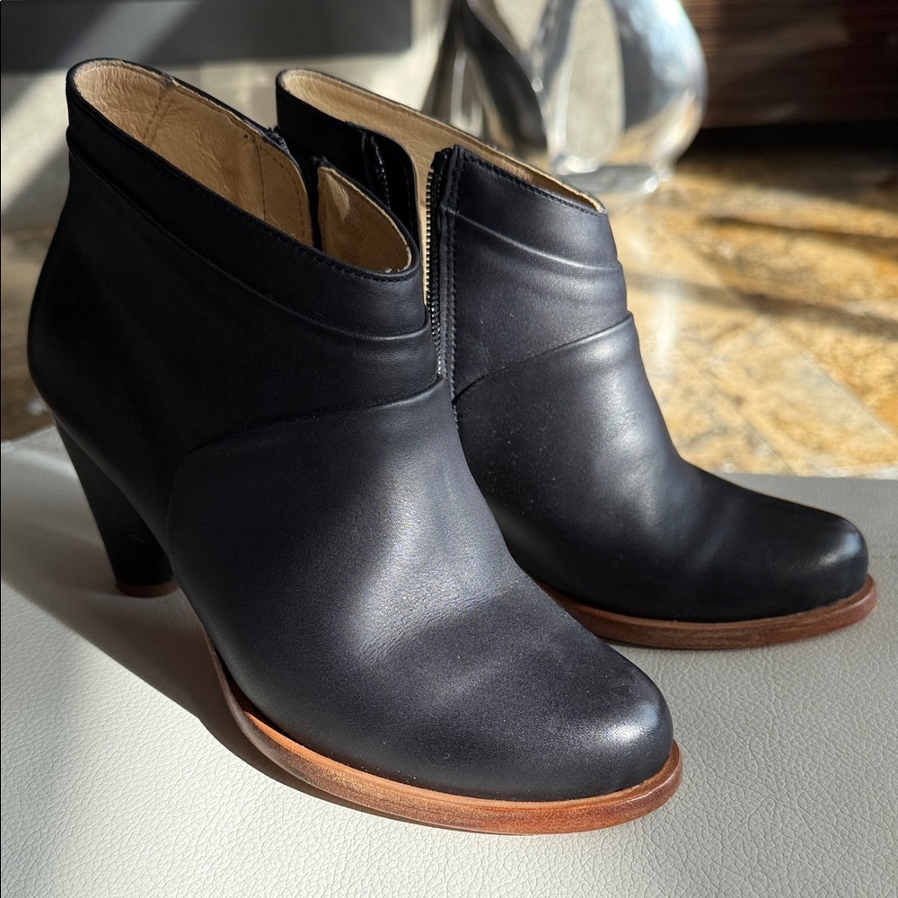 Elegant Blue Leather Ankle Boots